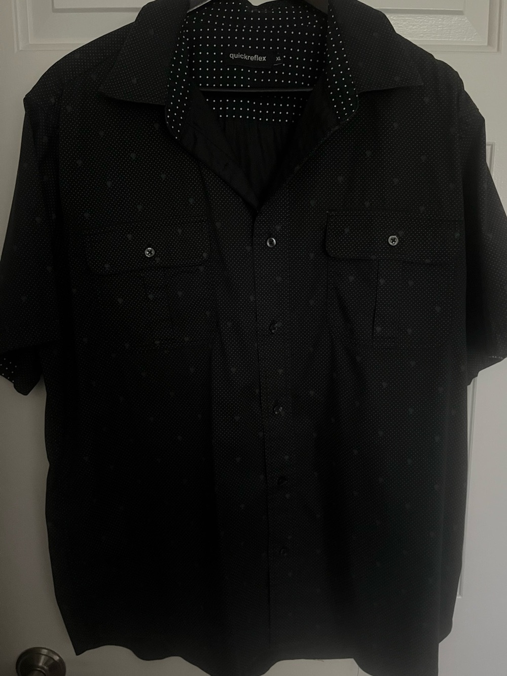 Reflex Black Short-Sleeve Button-Down Shirt with Subtle Dot Pattern Size XL